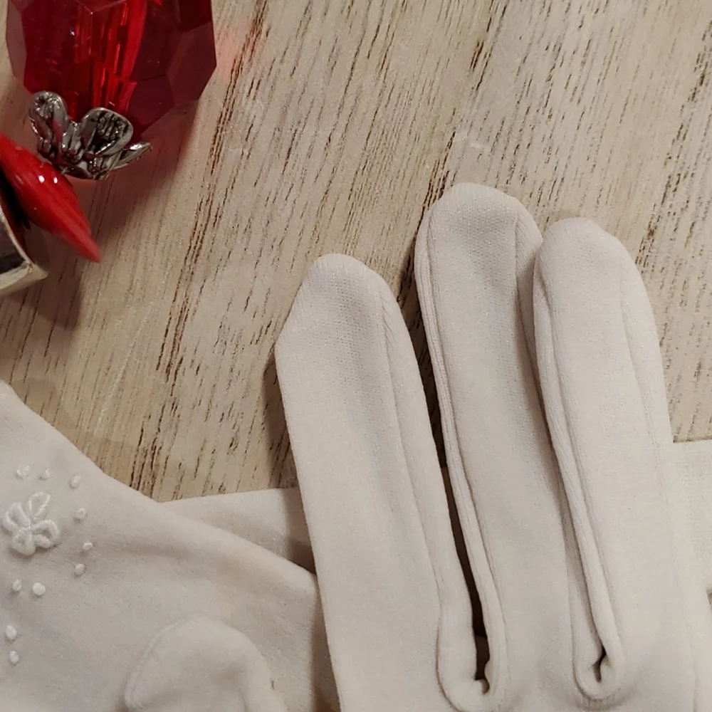 Vintage child size ivory cream gloves 1st Communion Confirmation dress